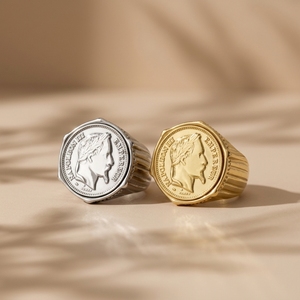 Bague Chevalière Portrait Napoléon pour Hommes et Femmes en Acier Inoxydable 316L Plaqué Or 18K, <span class=keywords><strong>Bijoux</strong></span> Rétro Français pour la Vente en Gros - Product Image 4