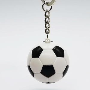 <span class=keywords><strong>Porte</strong></span>-<span class=keywords><strong>clés</strong></span> créatif en plastique léger en forme de ballon de football avec mousqueton, 4 cm, impression numérique de dessin animé, grand pendentif pour accessoires - Product Image 3
