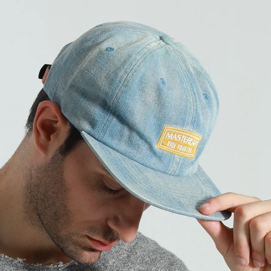 Topi Jins Kualitas Tinggi Logo Bordir Kustom Topi Denim Kain Dicuci Klasik 6 Panel Topi Ayah dengan Tali Kulit