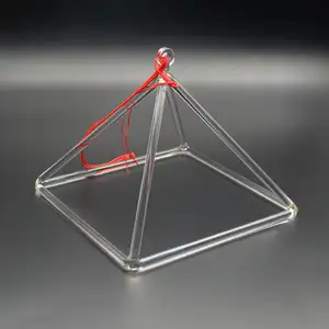 Pyramides chantantes en cristal de quartz clair de haute qualité pour la guérison par le son et la musique