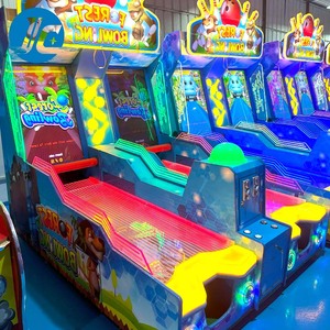 Machine de récompense d'arcade intérieure interactive pour enfants, jeu de bowling forestier à monnayeur - Product Image 1