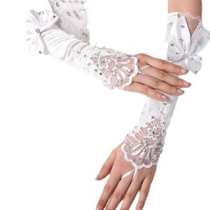 2025 nouveau Satin fête mitaines femmes gants de <span class=keywords><strong>mariage</strong></span> <span class=keywords><strong>ivoire</strong></span> sans doigts dentelle mariée cristal arc fleur pour mariée strass accessoire - Product Image 6