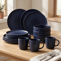 Service de table classique en grès noir mat de 16 pièces avec assiettes, bols et tasses en céramique résistantes à la chaleur pour 4 personnes
