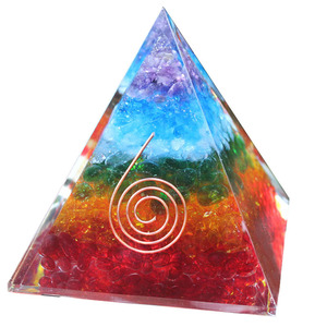 Pirámide de Cristal con Bobina de Latón y Resina Epoxi, Adorno Hecho a Mano para Decoración del Hogar, Torre de 7 Pisos Arcoíris - Product Image 5