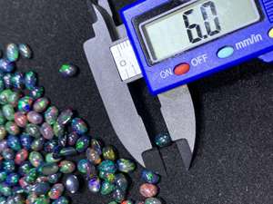 Ópalo Negro Natural Etíope en Piedra Suelta con Forma de Huevo, Buen Fuego de Color, Base Plana y Superficie Lisa Tratado Térmicamente - Product Image 6