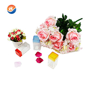 Variedad de Saleros y Pimenteros de Vidrio Cuadrados de Diseño Clásico, Económicos y Libres de Plomo, con Tapa de Plástico para Preservar la Frescura - Product Image 3