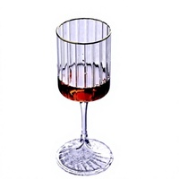 Verre à vin élégant en verre cannelé vertical vintage avec bordure dorée, idéal pour banquets et restaurants (vente en gros)