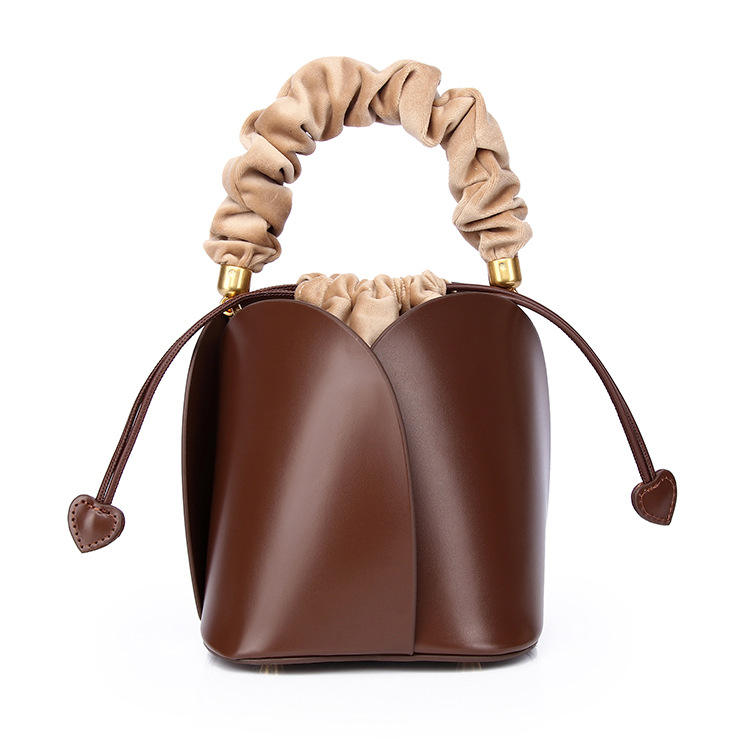 สีน้ำตาล