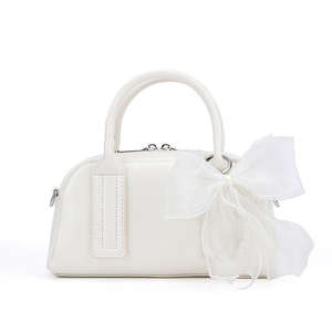 Sac à bandoulière Y2K tendance pour femme en cuir PU avec nœud perlé, sac fourre-tout à porter sous le bras - Product Image 6