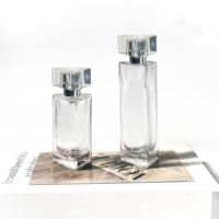Bouteille de parfum atomiseur de parfum en verre de 30ml 45ml de pompe de pulvérisation de forme triangulaire de conception unique de luxe
