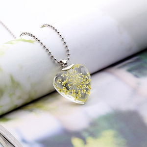Collier pour femme en verre transparent avec fleurs séchées de pêche et gypsophile en forme de cœur, bijoux fantaisie <span class=keywords><strong>pas</strong></span> chers pour le dropshipping - Product Image 4