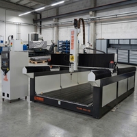 Routeur CNC 4 axes léger pour polystyrène, avec table en acier à plateau tubulaire soudé et commande personnalisée Rongchi, pour la fabrication de moules de moulage à la mousse perdue