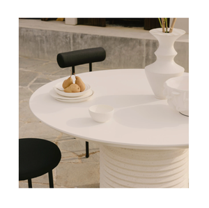 โต๊ะรับประทานอาหารกลางแจ้งที่ทำจากคอนกรีตเสริมเส้นใยที่มีลักษณะเป็นงานประติมากรรม - Product Image 5