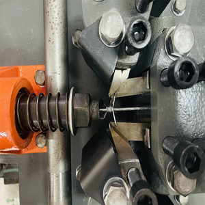 เครื่องผลิตลวดหนามแบบลวดคู่แบบกลับด้านได้ตลับลูกปืนมอเตอร์สำหรับ<span class=keywords><strong>โรงงาน</strong></span><span class=keywords><strong>ผลิต</strong></span>การเกษตร - Product Image 2