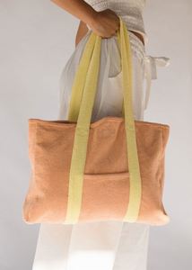 กระเป๋าโท้ทผ้าเทอร์รี่สีชมพูคาราเมลแบบสั่งทำจากโรงงาน BSCI กระเป๋าโท้ทชายหาดทันสมัยสไตล์ลำลอง กระเป๋าช้อปปิ้งผ้าเทอร์รี่ทรงสูงสำหรับสุภาพสตรี - Product Image 4