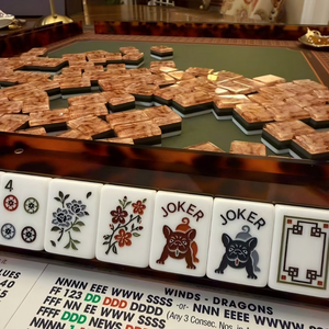 Mahjong Americano de Lujo con Patrón de Madera de Burl, 160 Piezas, 4 Acrílicos en Tonos Ricos del Bosque, para Viajes y Juego en Casa, Directo de Fábrica HIMORE - Product Image 5