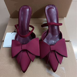 Chaussures à talons hauts pour femmes 2025, nouveau modèle, style féerique sexy, à bout pointu, à talon fin, à découpe basse, avec motif flocon de neige - Product Image 2