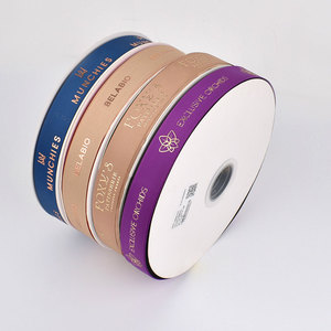 ริบบิ้นพิมพ์ลายฟอยล์สีโรสโกลด์ 3 มิติ ขายส่ง ริบบิ้นผ้าซาตินโพลีเอสเตอร์แบบม้วน ริบบิ้นโกรเกรน ริบบิ้นสั่งทำพร้อมโลโก้ สำหรับห่อของขวัญและตกแต่ง - Product Image 2