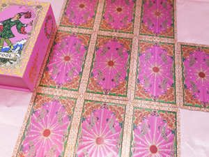 Jeu de cartes de tarot personnalisé en PVC holographique rose, étanche, pour des soirées à thème, des jeux éducatifs et amusants, des fêtes de pyjama, des rassemblements d'adolescents, des moments joyeux - Product Image 6