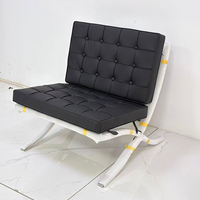 Fauteuil de style barcelloñais en cuir véritable italien, design minimaliste et ergonomique