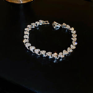 Bracciale Personalizzato di Lusso a Forma di Cuore con Diamanti, Elegante Gioiello da Indossare Quotidianamente per Donne - Product Image 2
