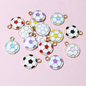 Colgantes pequeños de fútbol esmaltados de aleación de zinc para fabricación de joyas DIY - Product Image 3