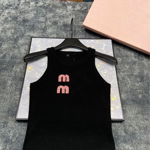 توب نسائي صيفي أنيق GX0080 بياقة دائرية وطباعة حروف، قميص بدون أكمام للسيدات - Product Image 3