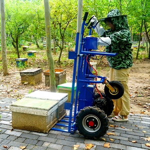 Nueva Carretilla Elevadora Eléctrica Galvanizada para Transporte de Colmenas, 1000W, Motor de Cobre, para Uso en Apicultura, Marca Menger Bee, 2 Años de Garantía - Product Image 1