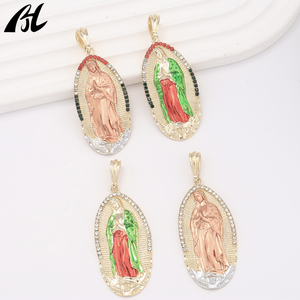Collar con Colgante de la Virgen María Chapado en Oro de 14K, Lujoso Amuleto Religioso de Moda con Diamantes, Madonna de Guadalupe, Joyería - Product Image 3