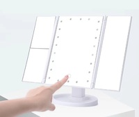 Table de maquillage de courtoisie pliable à trois volets à capteur d'écran tactile intelligent à 3 voies du fabricant avec finition en verre à lumière LED pour s'habiller
