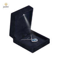 Boîte à bijoux de luxe Paclov en velours à charnière avec éclairage LED pour pendentifs, colliers et boucles d'oreilles – Élégant conteneur à bijoux