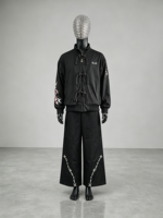 Veste thermique double couche en daim noir avec broderie unie, boutons grenouillère, poches cargo côtelées