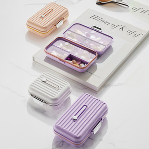 Boîte à médicaments portable pour les repas quotidiens, les voyages en plein air, distribution et stockage de médicaments scellés et opaques, pour sept jours. - Product Image 2