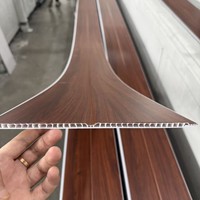 Dalles de plafond en PVC décoratives imperméables, directement de l'usine, panneaux de faux plafond intérieurs stratifiés sans joint