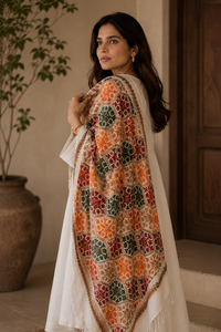 Chal con patrón geométrico bordado con flecos largos para mujer, bufanda tradicional para todas las estaciones, accesorio de moda duradero - Product Image 2