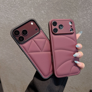 Coque de téléphone 3D Skin Touch effet duvet pour iPhone 18 Pro Max 17 16 15 14 13, en tissu doux cerise foncé, antichoc - Product Image 1