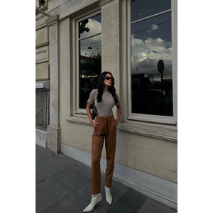 Pantalones de Mujer de Tela de PU Color Tabaco, Cintura Alta, Estilo Lápiz, Antipelusas - Product Image 4