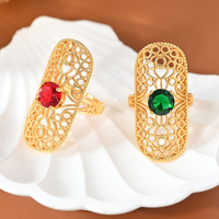 Bague statement vintage en filigrane doré avec pierre précieuse rouge, verte et bleue, grande bague ovale ajourée pour bijoux de fête