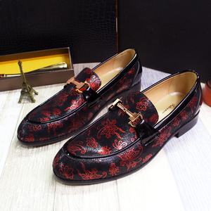 새로운 스타일 수제 정품 가죽 캐주얼 디자인 남성 슬라이드 슬리퍼 드레스 신발 매일 산책 패션 남성 신발 - Product Image 5