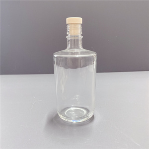 MUESTRA GRATUITA Tapón de sellado metálico reutilizable de Zamak y corcho sintético de madera para botellas de vino, licores, ginebra y vodka - Product Image 5