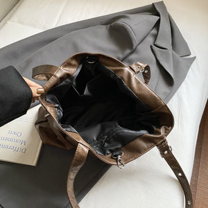 Sac à bandoulière tendance pour femme en PU. Conçu par un designer de luxe. Convient à un usage quotidien.9031 - Product Image 2