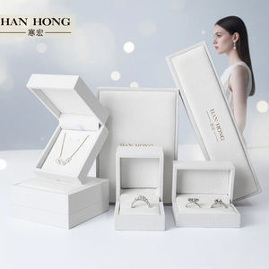 Оптовая продажа: Фабричная упаковка для ювелирных изделий (подвески, браслеты, серьги, кольца), коробки для украшений с индивидуальным логотипом, горячее тиснение, замша, бархат, белые шкатулки для украшений - Product Image 1