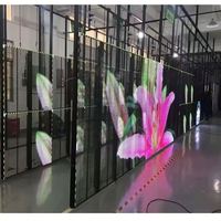 Écran publicitaire LED transparent HD P3.91-7.82 pour animations graphiques, idéal pour les salles d'exposition automobiles, les concessionnaires 4S, les magasins de détail, les vitrines et les centres commerciaux