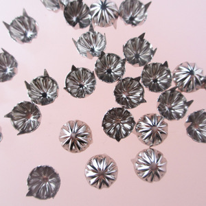 Perles en cuivre en forme de fleur, 9 mm, polies, durables, pour vêtements et chaussures. - Product Image 3