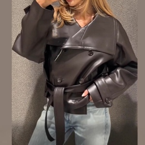 เสื้อคลุมหนัง PU แฟชั่นผู้หญิง คอปก ติดกระดุมสองแถว ความยาวสั้น ผูกโบว์ด้านหน้า - Product Image 5