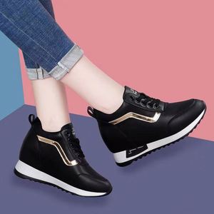 Sneakers compensées discrètes pour femmes |   Chaussures blanches rehaussantes pour l'intérieur |   Baskets Chunky Respirantes Style Coréen à Plateforme - Product Image 2