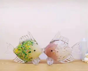 रचनात्मक ठोस रंगीन हस्तनिर्मित कार्यालय स्वागत आधुनिक कला मुरूनो ग्लास मछली पशु मूर्तियों