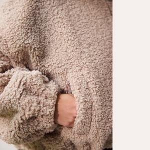 Ventes en gros de sweats à capuche pour femmes en molleton lourd avec fermeture éclair intégrale et poignets élastiques, sweat à capuche d'hiver personnalisé pour femmes avec logo sur le devant - Product Image 4