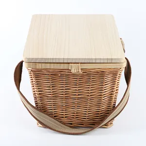 Guoyue Hot Selling Woven Wicker Willow Wood Insulation Bladder Lining Trapezoidal Picnic Basket With Cover