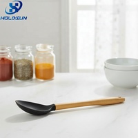 Cuillère à riz en silicone de qualité supérieure résistante à la chaleur avec logo personnalisé, de qualité alimentaire, pour la cuisine quotidienne, avec manche en bois antidérapant